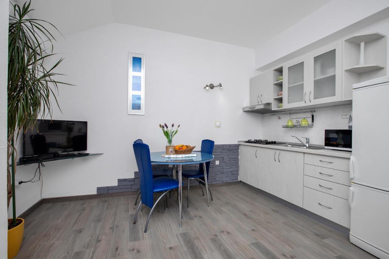 Apartments By The Sea Drasnice, Makarska - 2581 Екстериор снимка
