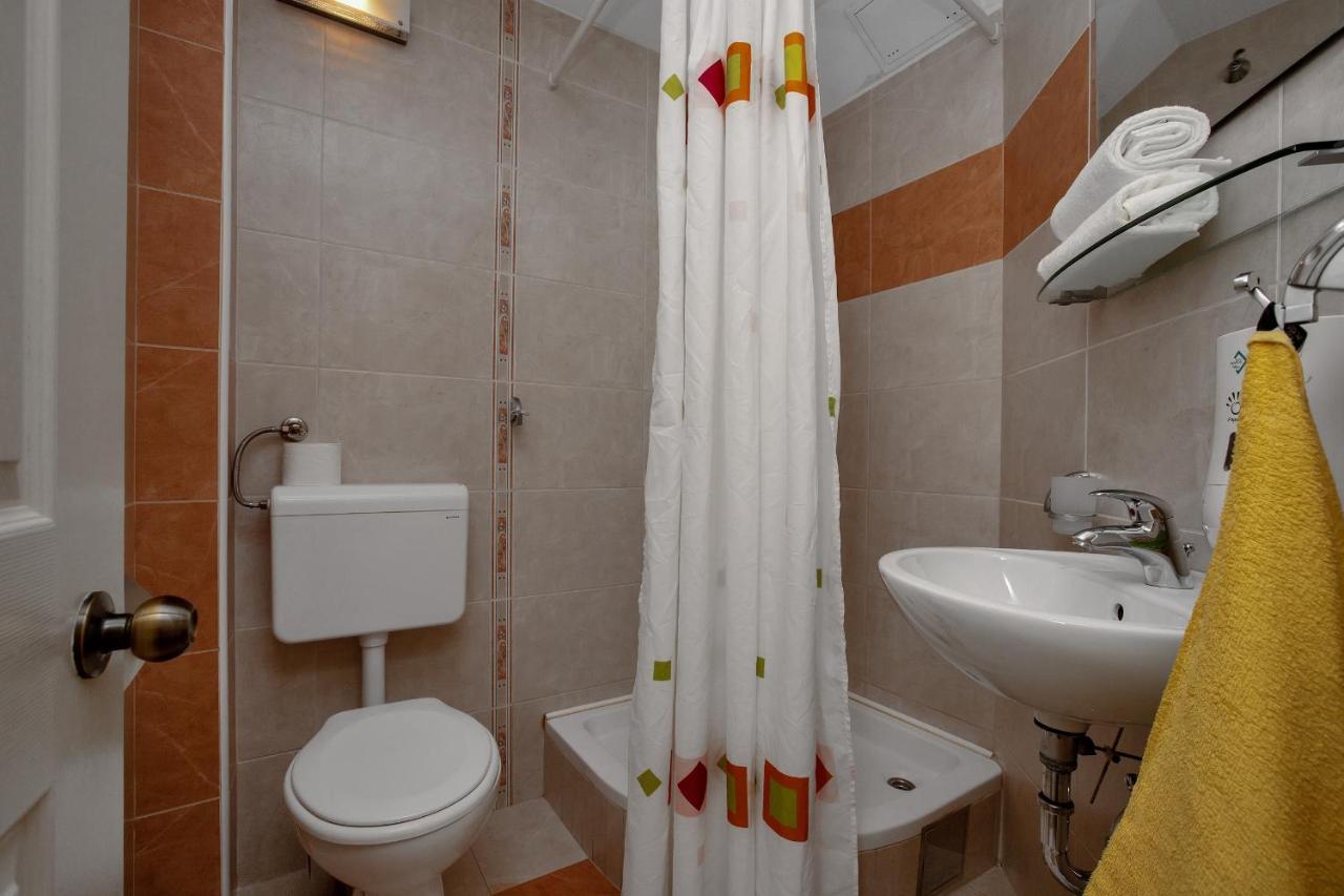 Apartments By The Sea Drasnice, Makarska - 2581 Екстериор снимка