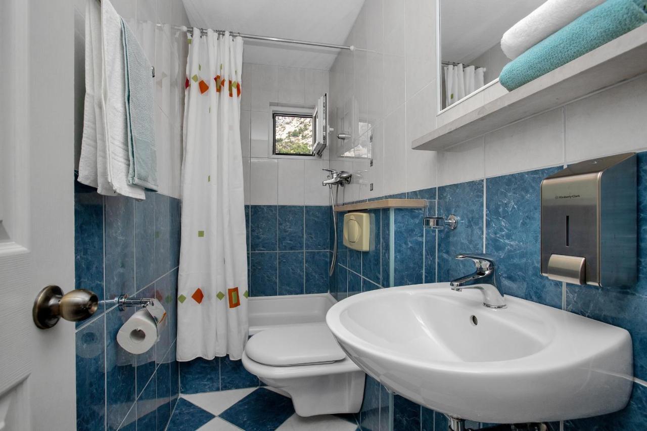 Apartments By The Sea Drasnice, Makarska - 2581 Екстериор снимка